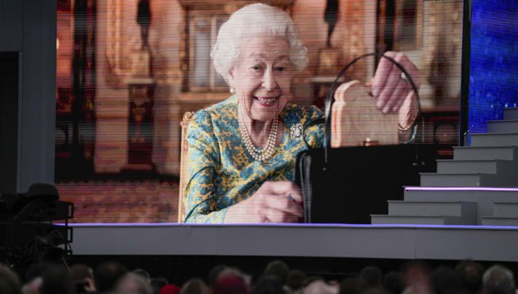 La Reina Isabel en un sketch con Paddington para el concierto del Jubileo de Platino