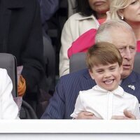 El Príncipe Carlos y su nieto el Príncipe Luis en el Desfile del Jubileo de Platino