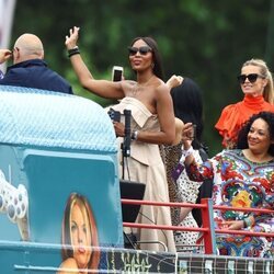 Naomi Campbell en el Desfile del Jubileo de Platino