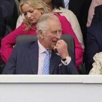 El Príncipe Carlos y la Princesa Ana en el Desfile del Jubileo de Platino