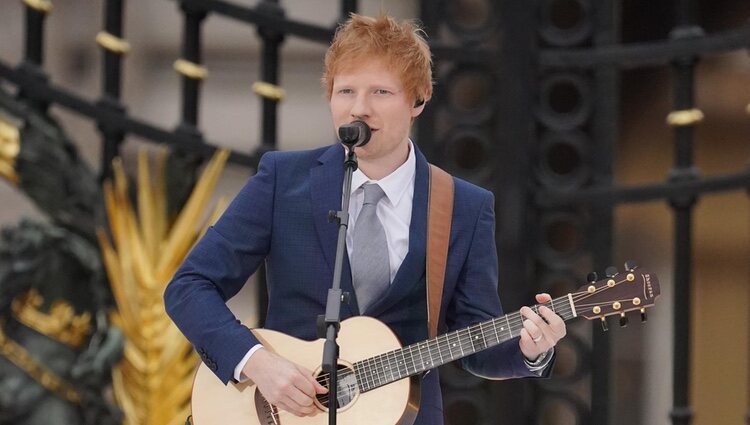 Ed Sheeran en su actuación en el Desfile del Jubileo de Platino