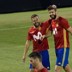 Gerard Piqué y Jordi Alba jugando en el Selección Española de Fútbol