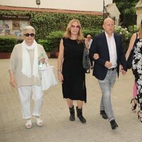 Lola Herrera, Belén Rodríguez, Gustavo y mujer y Rosa Benito en el funeral en memoria de Jesús Mariñas