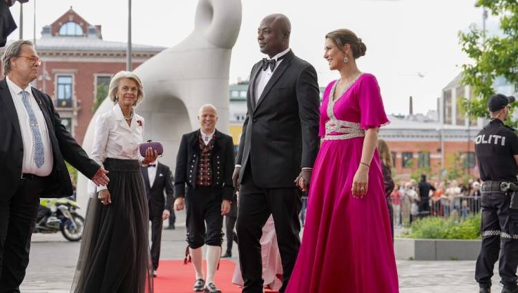 Marta Luisa de Noruega acude junto a su novio al inicio de las celebraciones del 18 cumpleaños de la Princesa Ingrid Alexandra