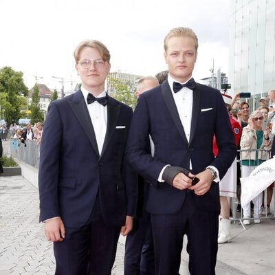 El Príncipe Sverre Magnus de Noruega y Marius Borg en el inicio de las celebraciones del 18 cumpleaños de la Princesa Ingrid Alexandra