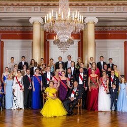 Ingrid Alexandra de Noruega con la Familia Real Noruega y los royals invitados a la cena de gala por su 18 cumpleaños