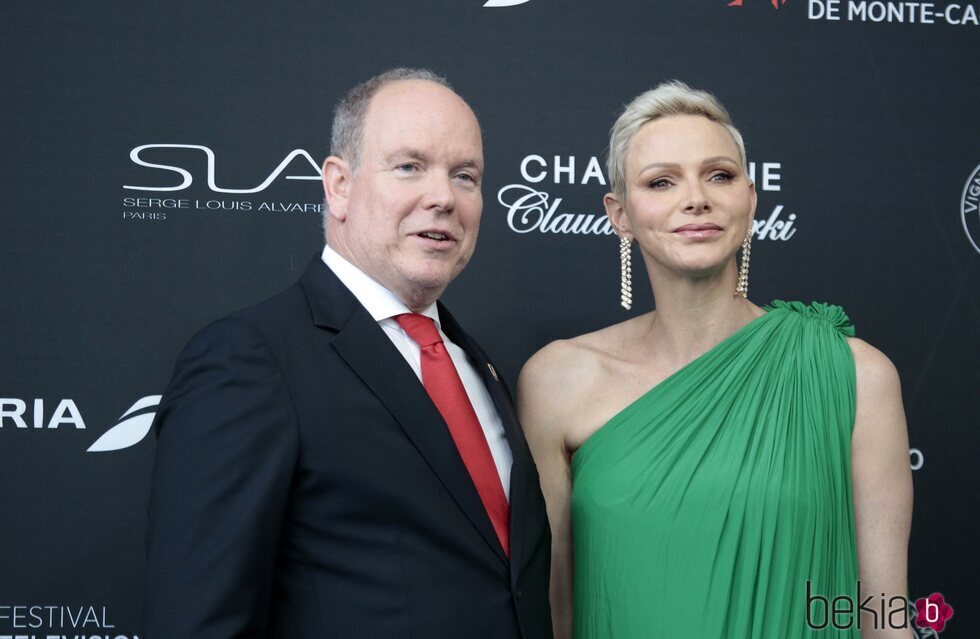 Alberto y Charlene de Mónaco en la ceremonia de apertura de la 61 edición del Festival de Televisión de Mónaco