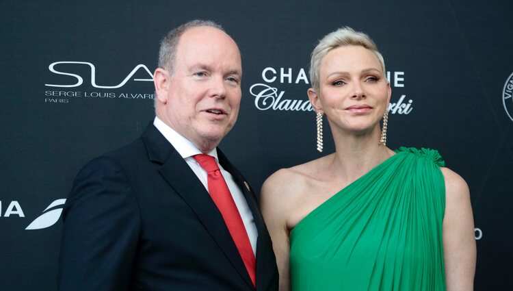 Alberto y Charlene de Mónaco en la ceremonia de apertura de la 61 edición del Festival de Televisión de Mónaco