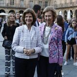 La Reina Sofía y Silvia de Suecia en la Plaza Mayor de Salamanca