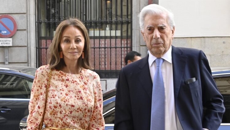 Isabel Preysler y Mario Vargas Llosa en una presentación