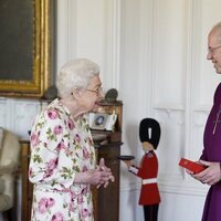 La Reina Isabel con el Arzobispo de Canterbury en Windsor Castle