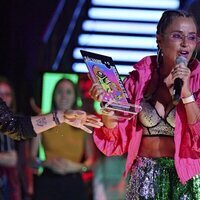 Carmen Alcayde proclamada como ganadora en el primer concierto del 'Sálvame Mediafest'