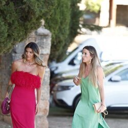 Laura Matamoros y Marta Castro en la boda de Dani Carvajal y Daphne Cañizares