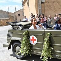 Lucía Pombo llega a su boda con Álvaro López Huerta en un coche histórico