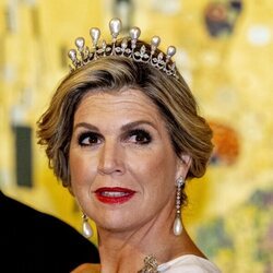 Máxima de Holanda con la tiara de perlas antiguas en la cena por su Visita de Estado a Austria