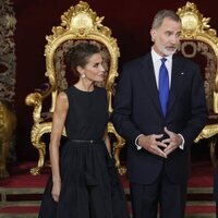 Los Reyes Felipe y Letizia y Boris Johnson en la cena por la Cumbre de la OTAN en Madrid