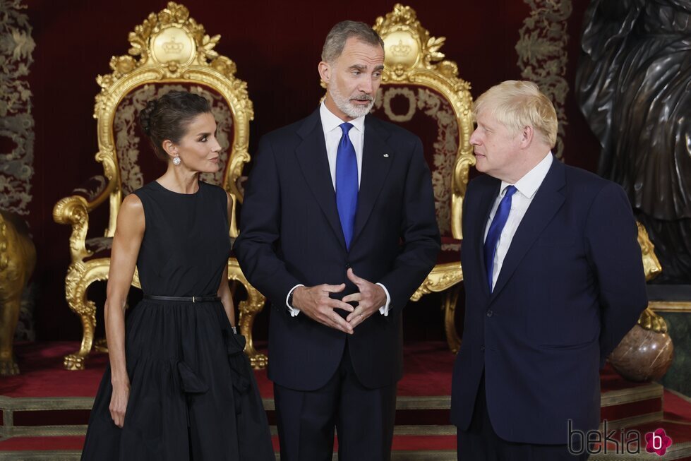Los Reyes Felipe y Letizia y Boris Johnson en la cena por la Cumbre de la OTAN en Madrid