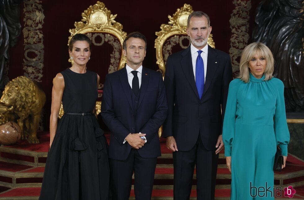 Los Reyes Felipe y Letizia y Emmanuel y Brigitte Macron en la cena por la Cumbre de la OTAN en Madrid