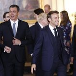 El Rey Felipe y Pedro Sánchez riéndose junto a Emmanuel Macron y Xavier Bettel en la cena por la Cumbre de la OTAN en Madrid