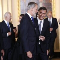 El Rey Felipe y Pedro Sánchez, muy cómplices en la cena por la Cumbre de la OTAN en Madrid