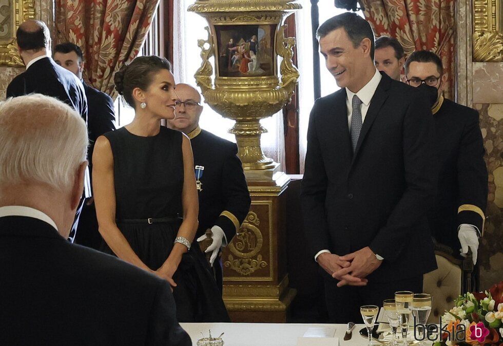La Reina Letizia y Pedro Sánchez en la cena por la Cumbre de la OTAN en Madrid