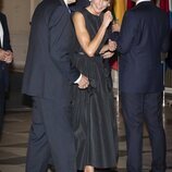La Reina Letizia y Joe Biden riéndose en la cena por la Cumbre de la OTAN en Madrid