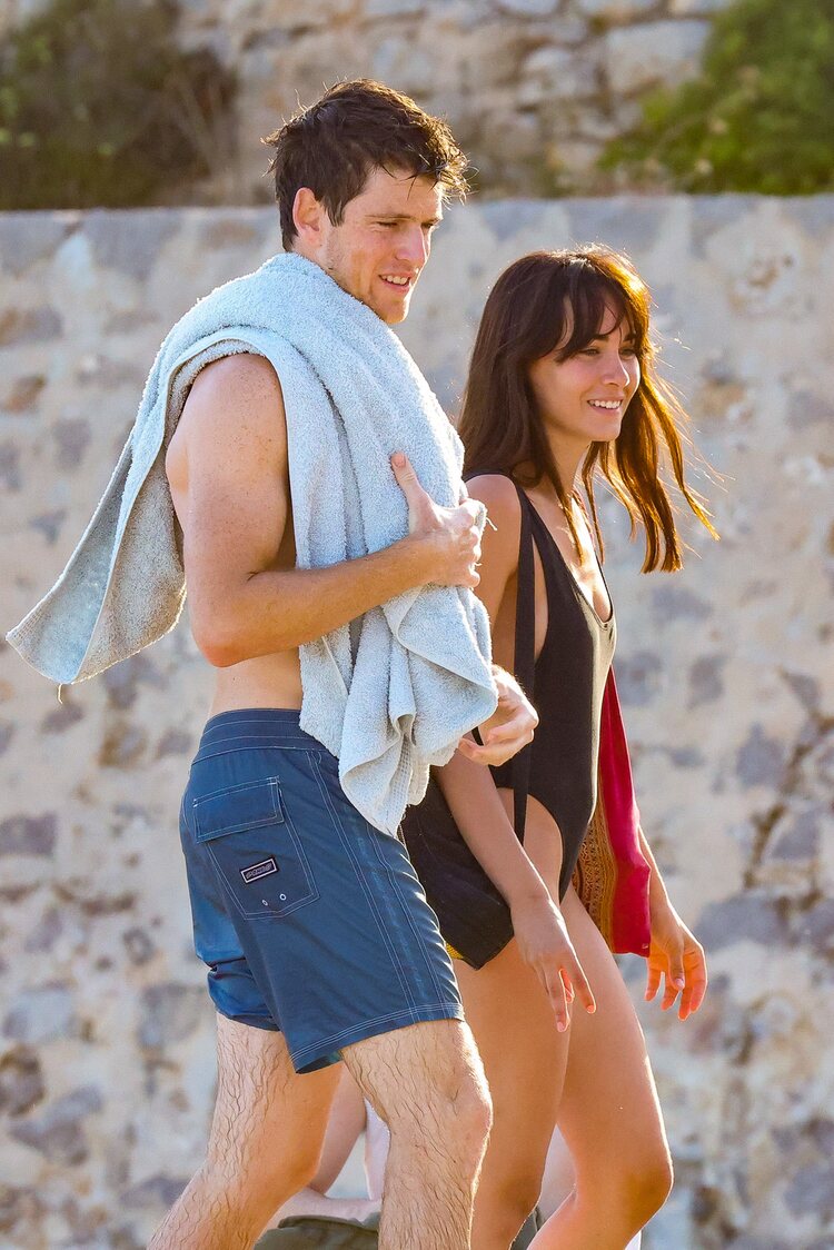 Aitana y Miguel Bernardeau durante una jornada de playa en Ibiza