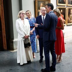 Pedro Sánchez y Begoña Gómez con Joe Biden y sus nietas en una visita al Museo del Prado por la Cumbre de la OTAN en Madrid