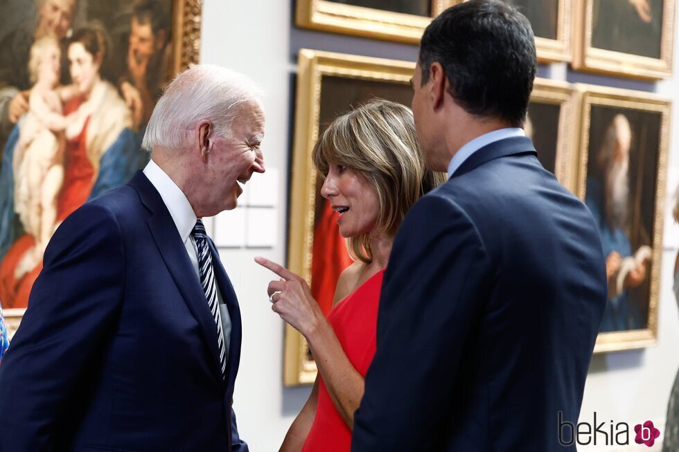 Joe Biden, Pedro Sánchez y Begoña Gómez en una visita al Museo del Prado por la Cumbre de la OTAN en Madrid