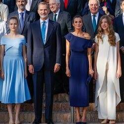 Los Reyes Felipe y Letizia, la Princesa Leonor y la Infanta Sofía con la Presidenta del Congreso y la Ministra de Educación en los Premios Princesa de Giro