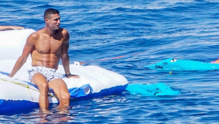 Cristiano Ronaldo disfrutando del mar en Ibiza