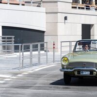 Alberto y Estefanía de Mónaco en un coche de la Colección de Automóviles del Príncipe de Mónaco