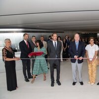 Alberto y Estefanía de Mónaco, Andrea Casiraghi y Louis Ducruet cortando la cinta inaugural del Museo de la Colección de Automóviles del Príncipe de Mónaco