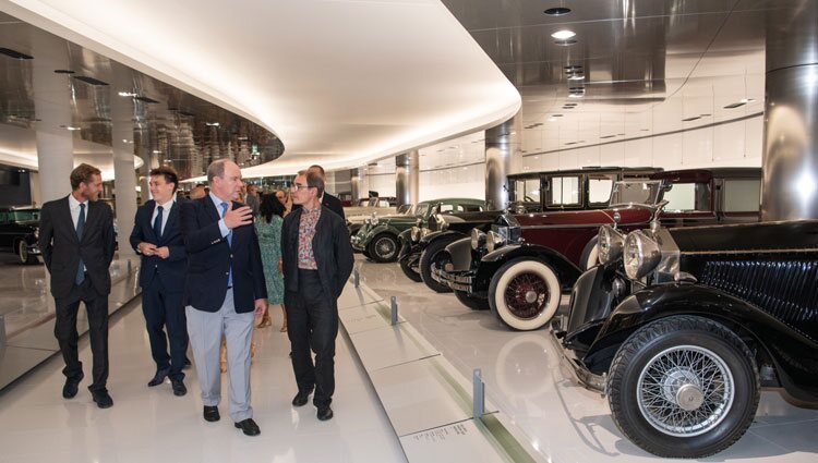 Andrea Casiraghi y Louis Ducruet, muy cómplices junto a Alberto de Mónaco en el Museo de la Colección de Automóviles del Príncipe de Mónaco