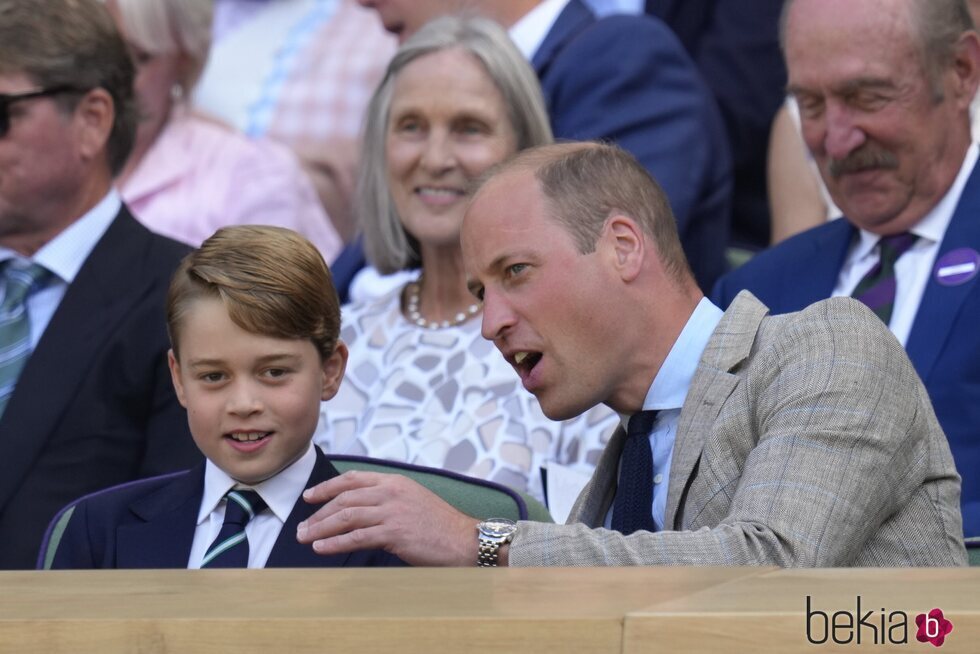 El Príncipe Guillermo y el Príncipe George en la final de Wimbledon 2022