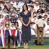 Kate Middleton con la copa de ganador de Wimbledon 2022