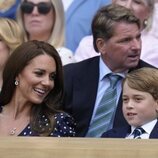 Kate Middleton sonríe al Príncipe George en la final de Wimbledon 2022