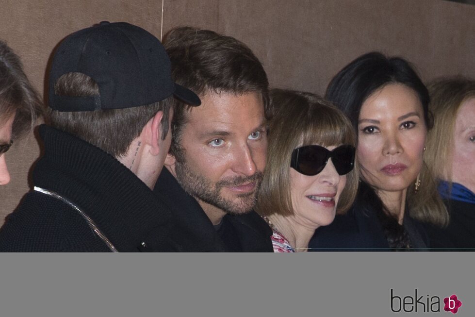 Bradley Cooper con Anna Wintour en la Fashion Week de París 2016