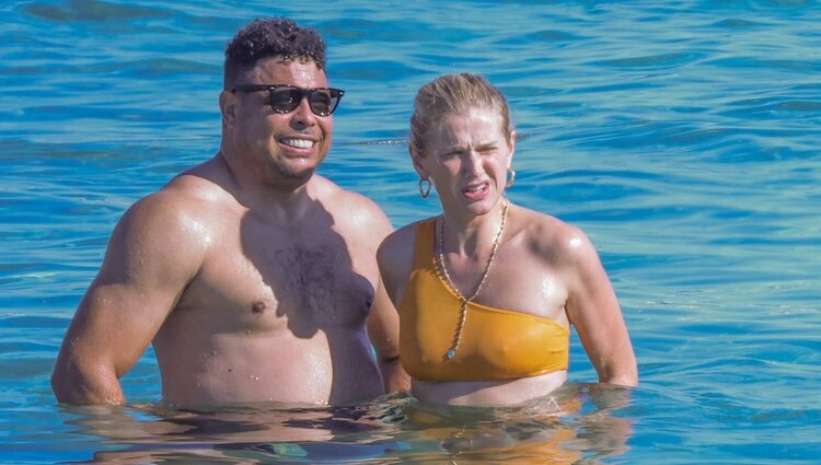 Ronaldo Nazario en Ibiza con su novia