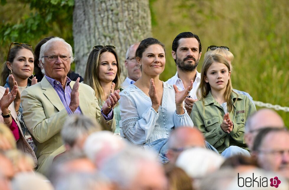 La Familia Real Sueca aplaudiendo en un concierto de Solliden Sessions