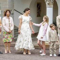 Victoria de Suecia con sus padres, su marido y sus hijos en su 45 cumpleaños