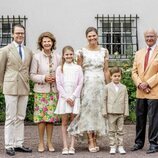 Carlos Gustavo y Silvia de Suecia, Victoria y Daniel de Suecia y Estelle y Oscar de Suecia en el 45 cumpleaños de Victoria de Suecia