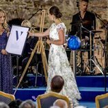 Victoria de Suecia entrega el Premio Victoria a Ebba Årsjö en su 45 cumpleaños