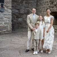 Victoria y Daniel de Suecia y sus hijos Estelle y Oscar de Suecia en el 45 cumpleaños de Victoria de Suecia