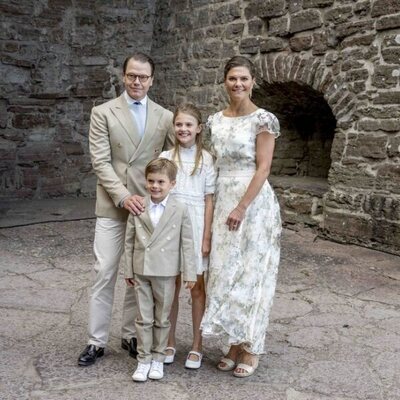 Victoria y Daniel de Suecia y sus hijos Estelle y Oscar de Suecia en el 45 cumpleaños de Victoria de Suecia