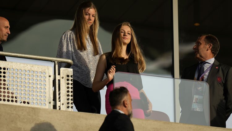 La Princesa Leonor y la Infanta Sofía a su llegada al partido entre Dinamarca y España de la UEFA Women's Euro 2022