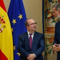El Rey Felipe hablando con Miquel Iceta en la entrega de los Premios Nacionales del Deporte 2019