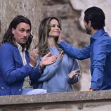 Carlos Felipe de Suecia, muy cariñoso con Sofia de Suecia en un concierto en las ruinas del Castillo de Borgholm