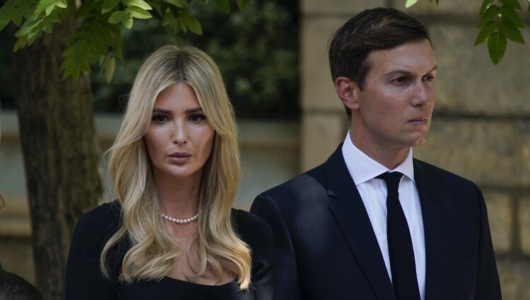 Ivanka Trump y su marido en el funeral de Ivana Trump