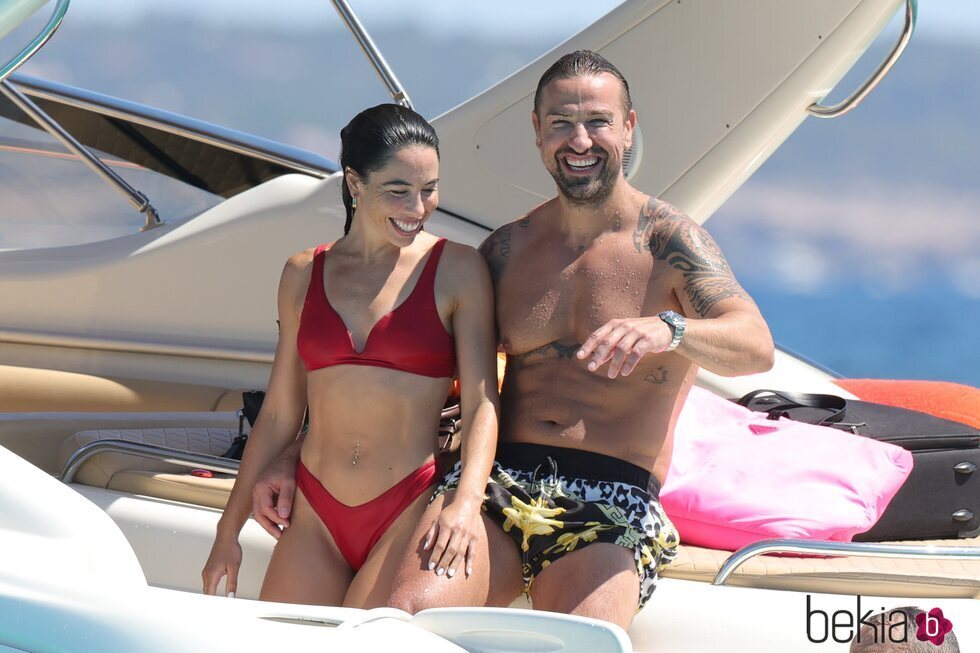 Rafa Mora y su novia Macarena disfrutando de sus vacaciones en Ibiza